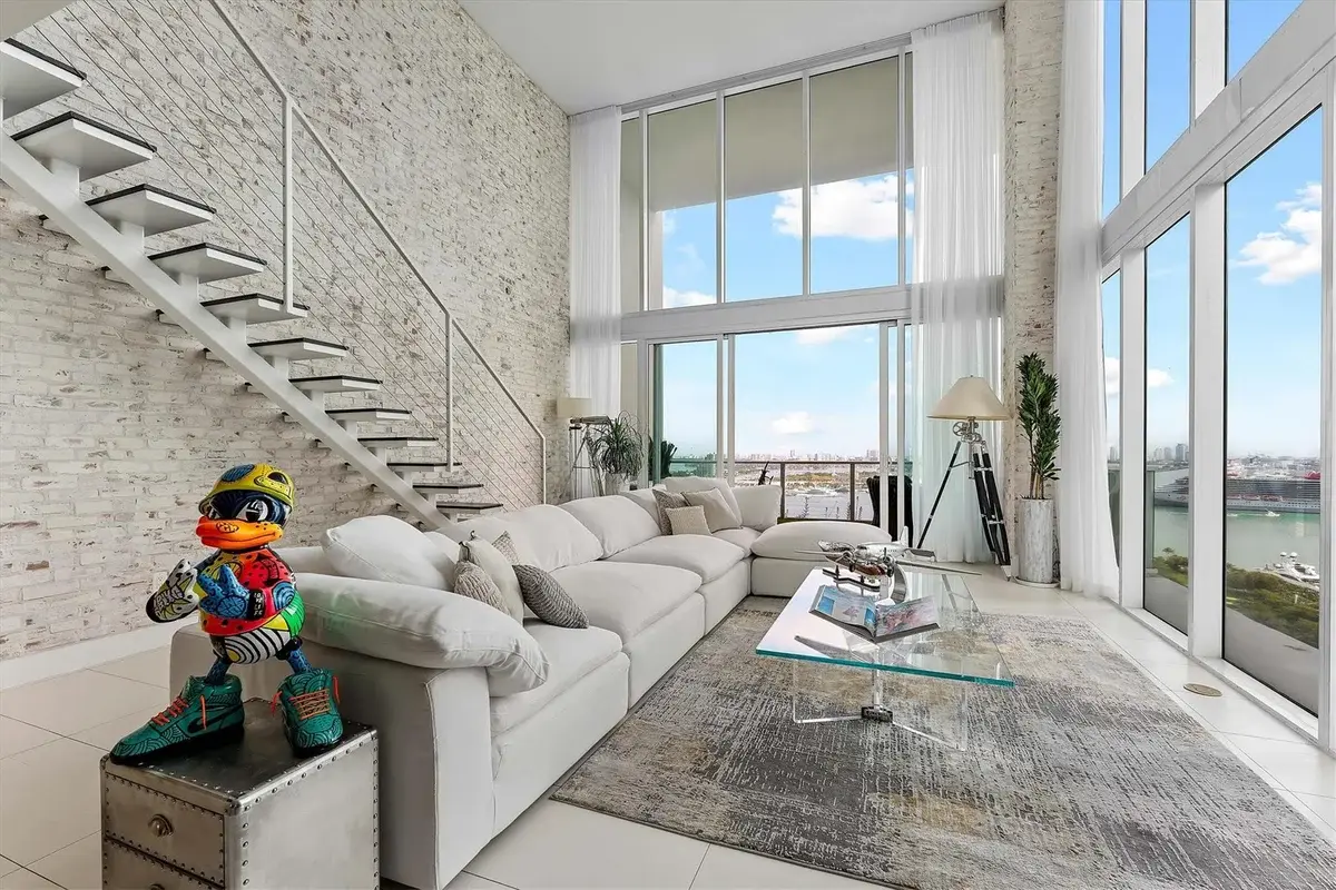 1040 Biscayne Blvd #2101, Miami: photo 1 of 25