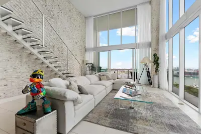 1040 Biscayne Blvd #2101, Miami: photo 1 of 25