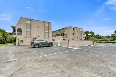 1100 SE 4th Ave #5, Deerfield Beach: photo 1 of 27