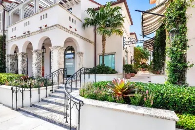 5 Via Flagler, Palm Beach: photo 1 of 39