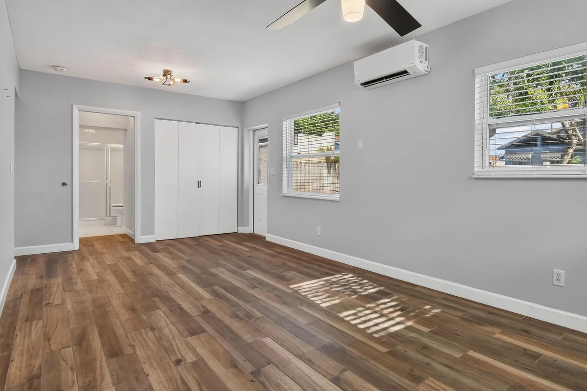 715 Green St, West Palm Beach: photo 1 of 9