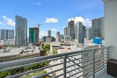 234 NE 3rd St #1403, Miami: photo 1 of 14
