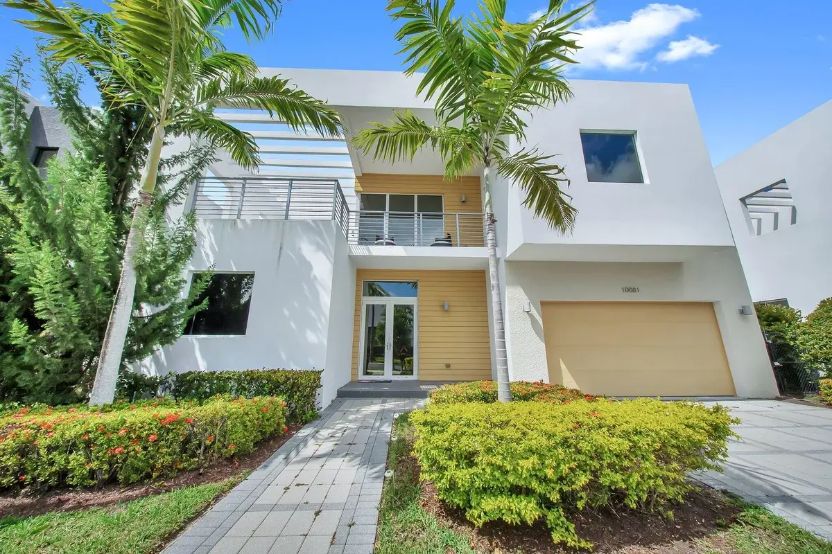 10081 NW 75th Ter, Doral: photo 1 of 36