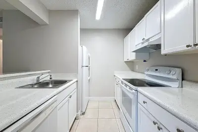 719 Meadows Cir, Boynton Beach: photo 1 of 25