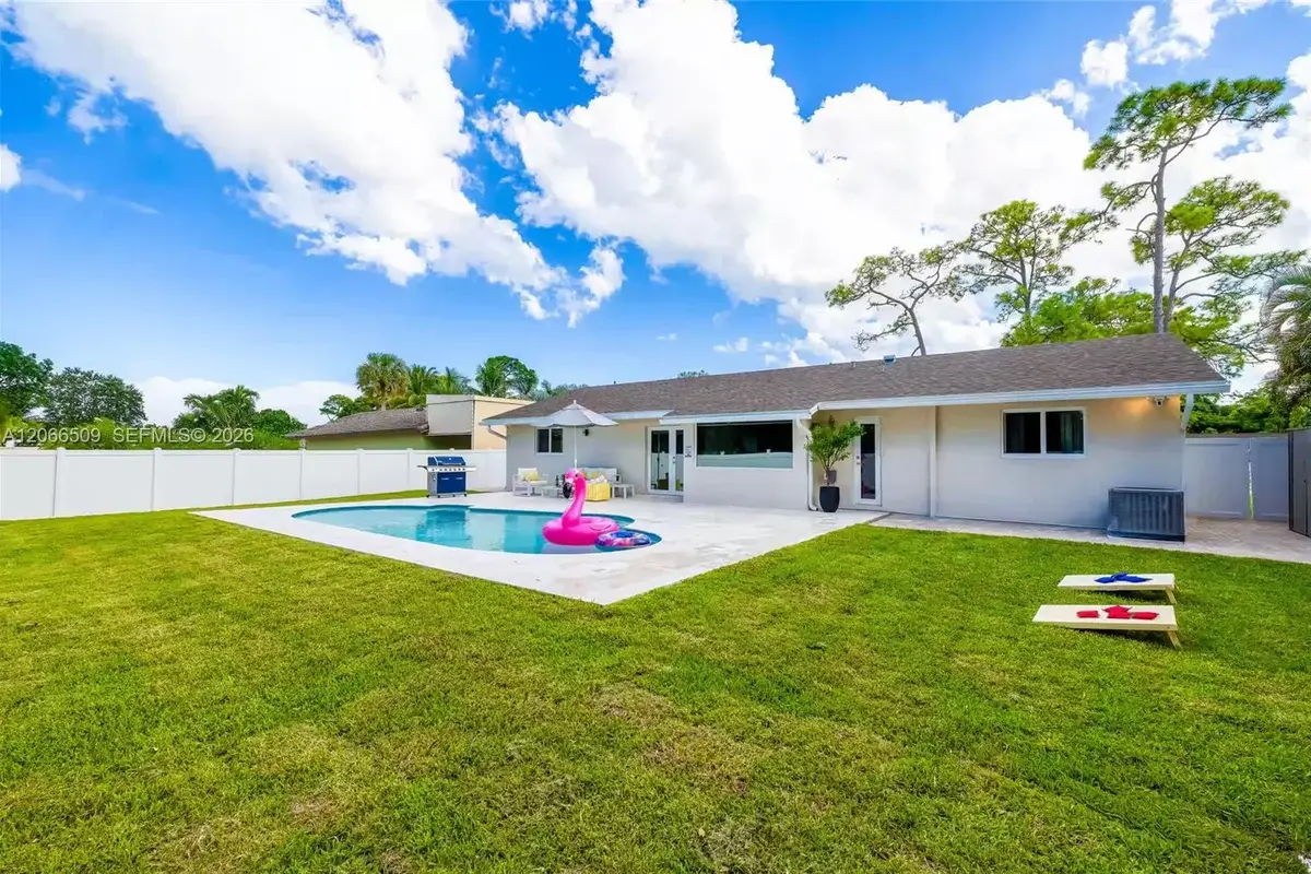 4899 Canal Dr, Lake Worth: photo 1 of 28