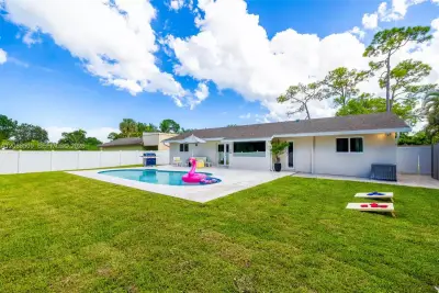 4899 Canal Dr, Lake Worth: photo 1 of 28