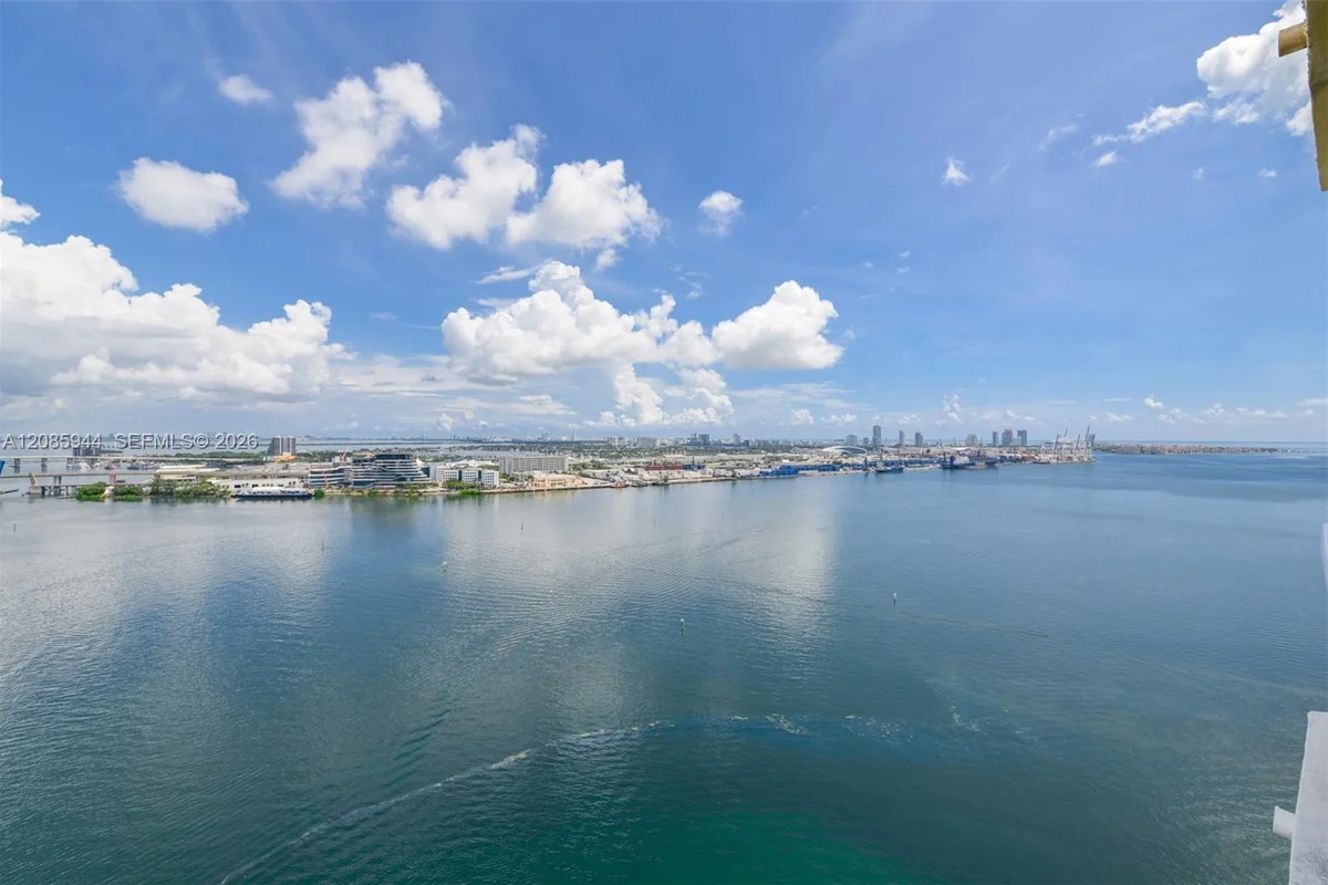 848 Brickell Key Dr #2702, Miami: photo 1 of 44
