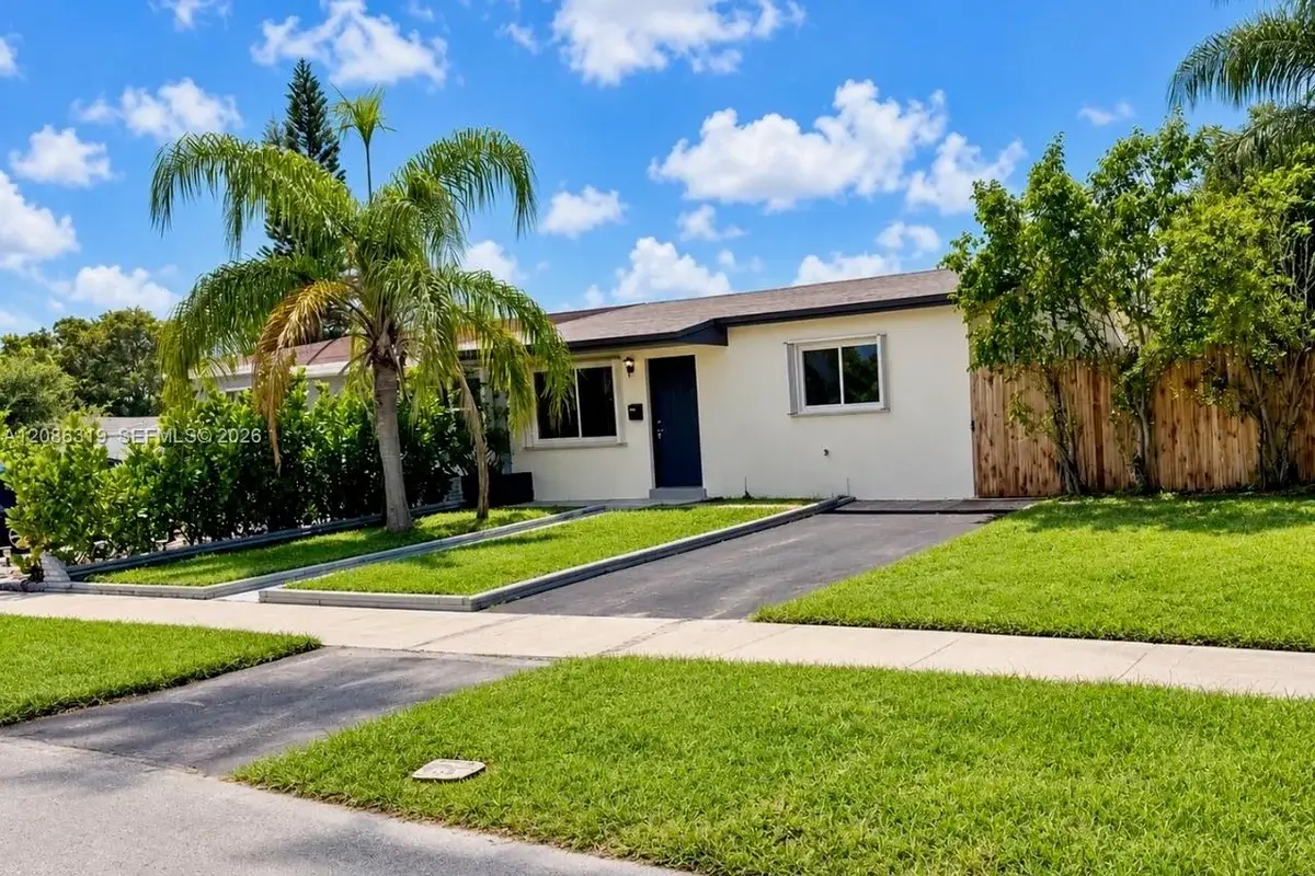 3522 NW 193rd St, Miami Gardens: photo 1 of 16
