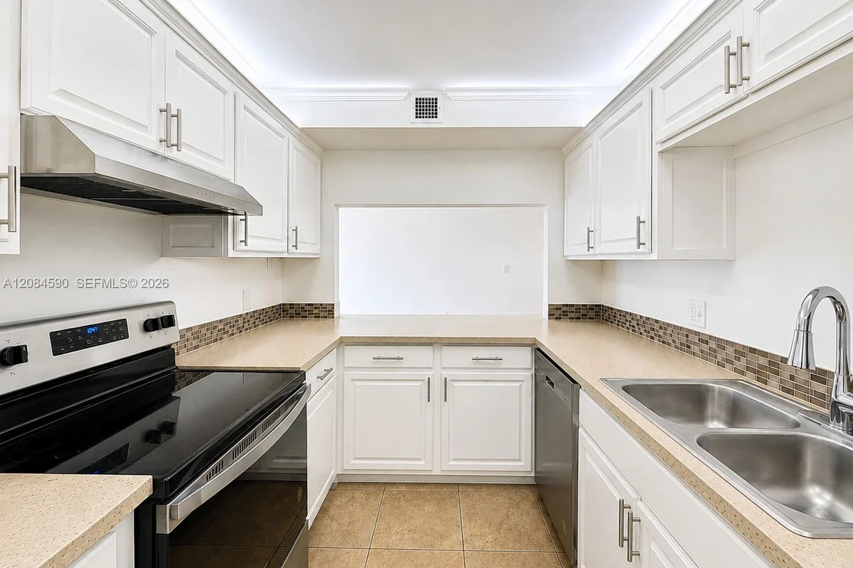 9430 Live Oak Pl #108, Davie: photo 1 of 17