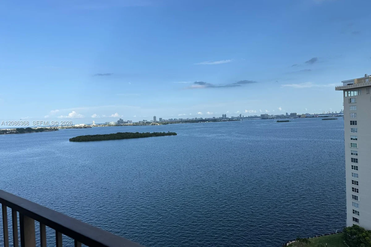 Condo in Miami: photo 1 of 17