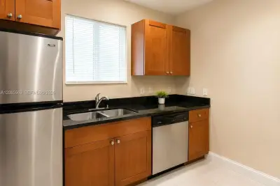 851 80th St #4, Miami Beach: photo 1 of 7