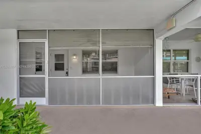 580 Egret Dr #102, Hallandale Beach: photo 1 of 43