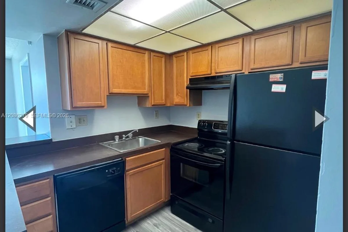 706 Executive Center Dr #34, West Palm Beach: photo 1 of 17