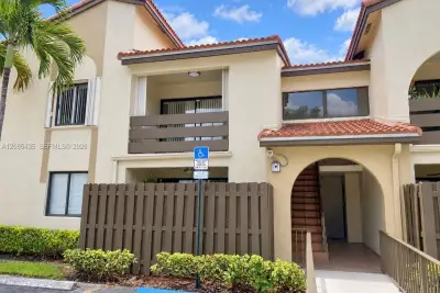 8811 SW 123rd Ct #201-1, Miami: photo 1 of 10