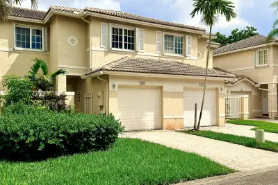 2281 NW 171st Ter, Pembroke Pines: photo 1 of 25