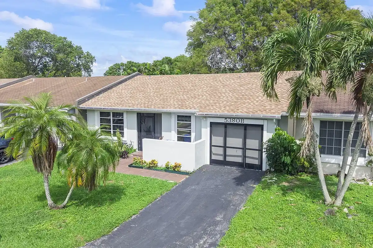 5380 Lakewood Cir S #B, Margate: photo 1 of 31