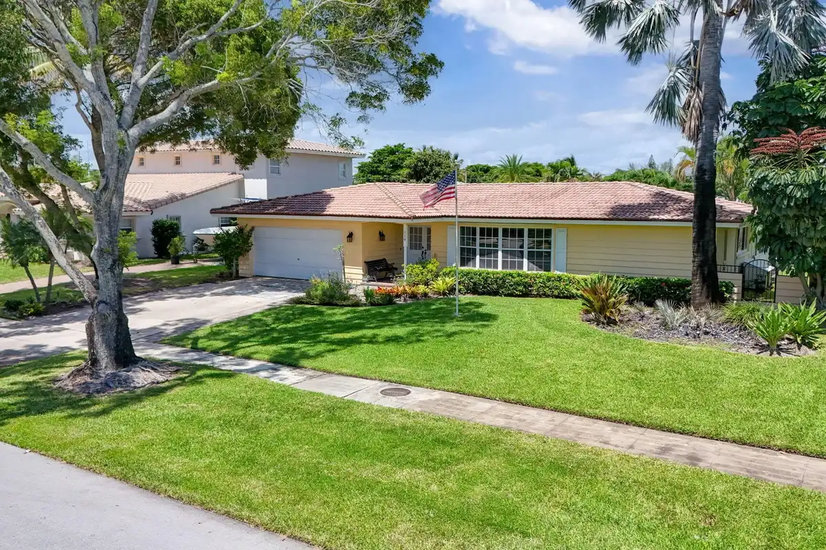 119 Cruiser Rd S, North Palm Beach: photo 1 of 54