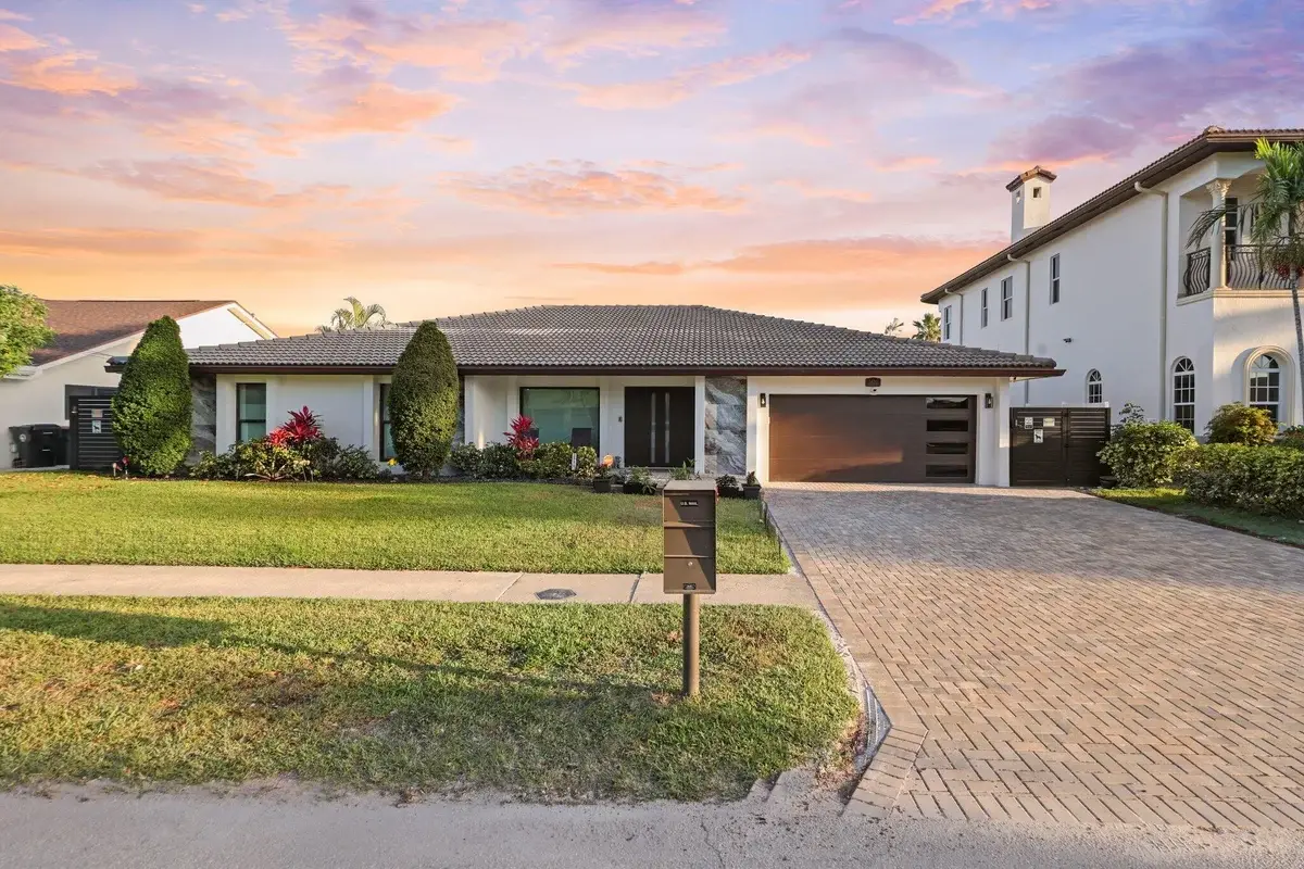 2820 NE 47th St, Lighthouse Point: photo 1 of 54