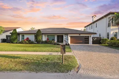 2820 NE 47th St, Lighthouse Point: photo 1 of 54