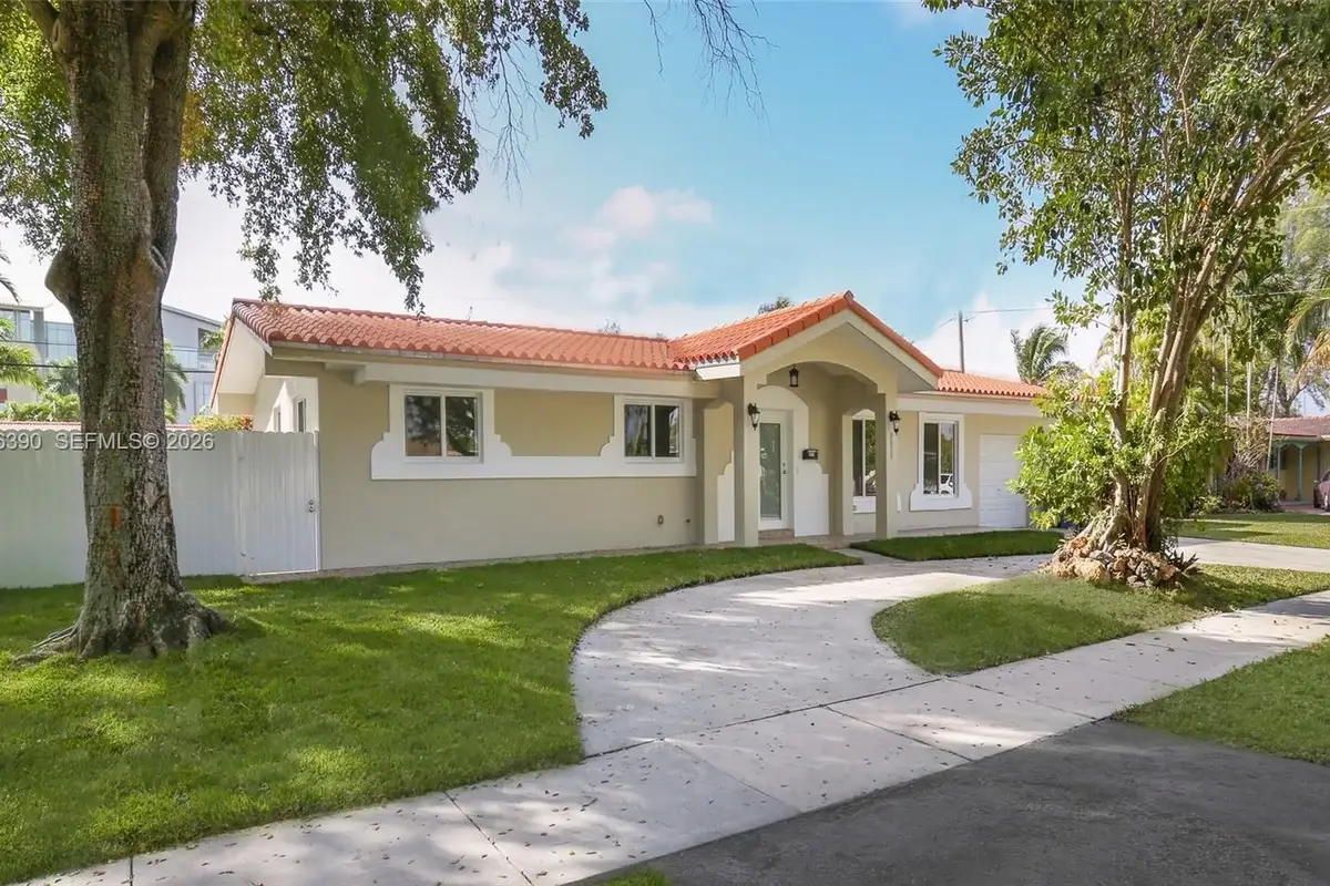 8870 SW 87th St, Miami: photo 1 of 20