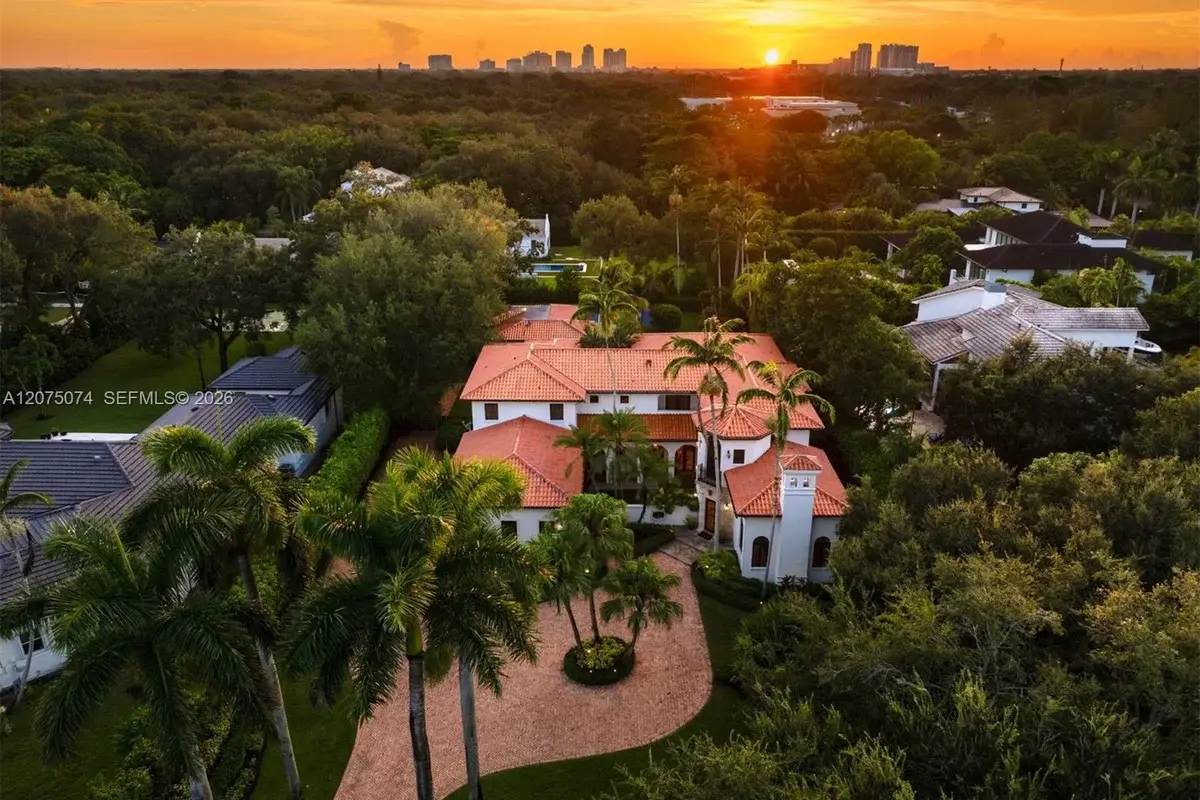 8800 SW 57th Ave, Pinecrest: photo 1 of 27
