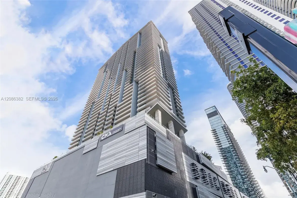 88 SW 7th St #2401, Miami: photo 1 of 59