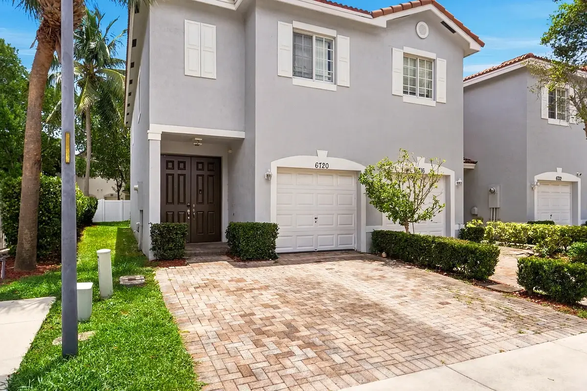 6720 Cypress Walk Ter, Tamarac: photo 1 of 34