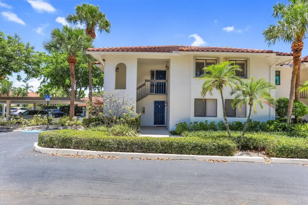 60 Pelican Pointe Dr #201, Delray Beach: photo 1 of 43