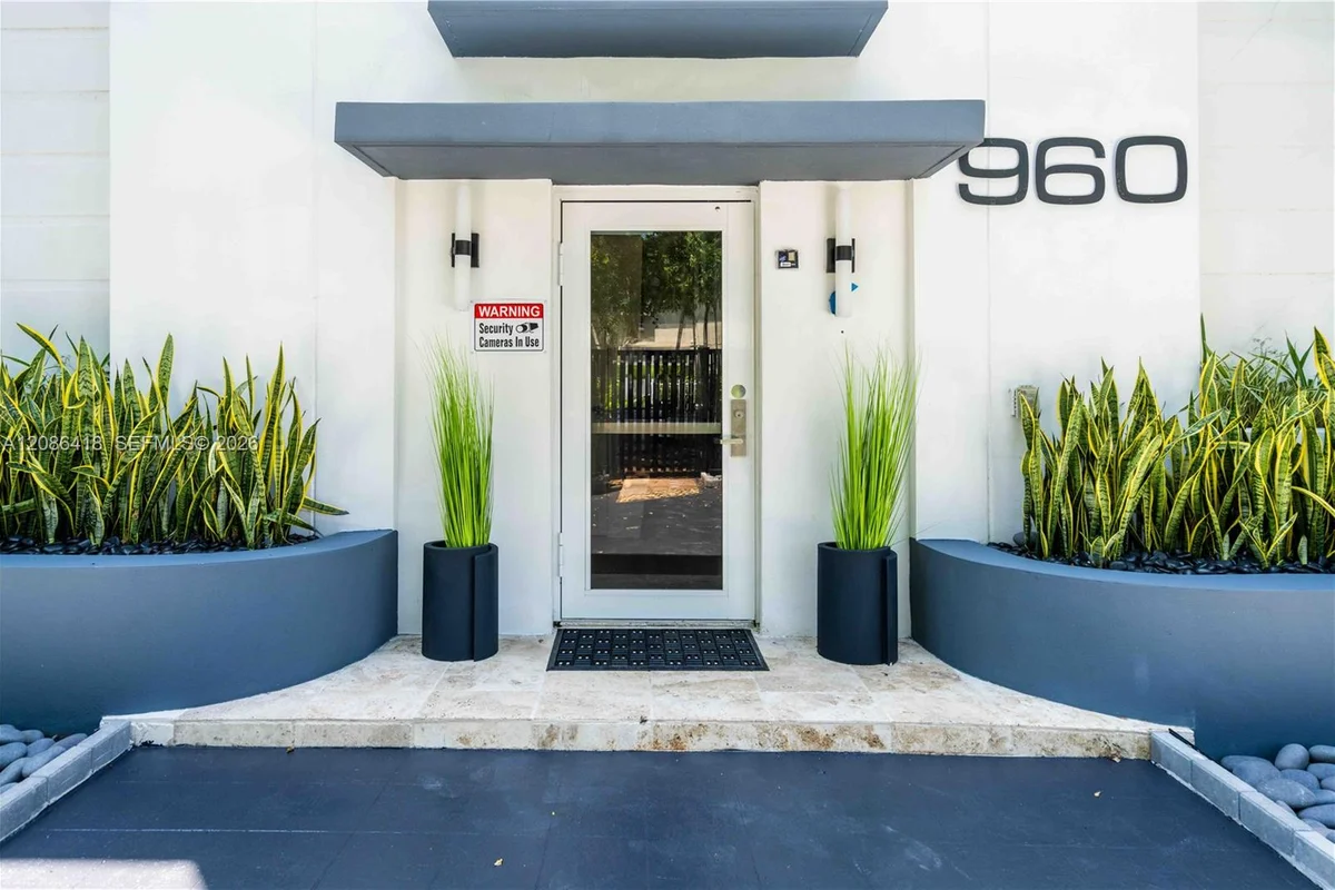 960 Jefferson Ave #205, Miami Beach: photo 1 of 14