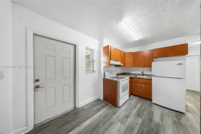 6224 Miramar Pkwy #10, Miramar: photo 1 of 9