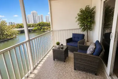 300 Diplomat Pkwy #514, Hallandale Beach: photo 1 of 10