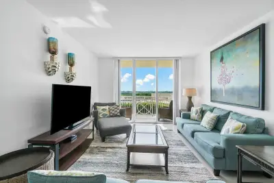 350 N Federal Hwy #606, Boynton Beach: photo 1 of 33