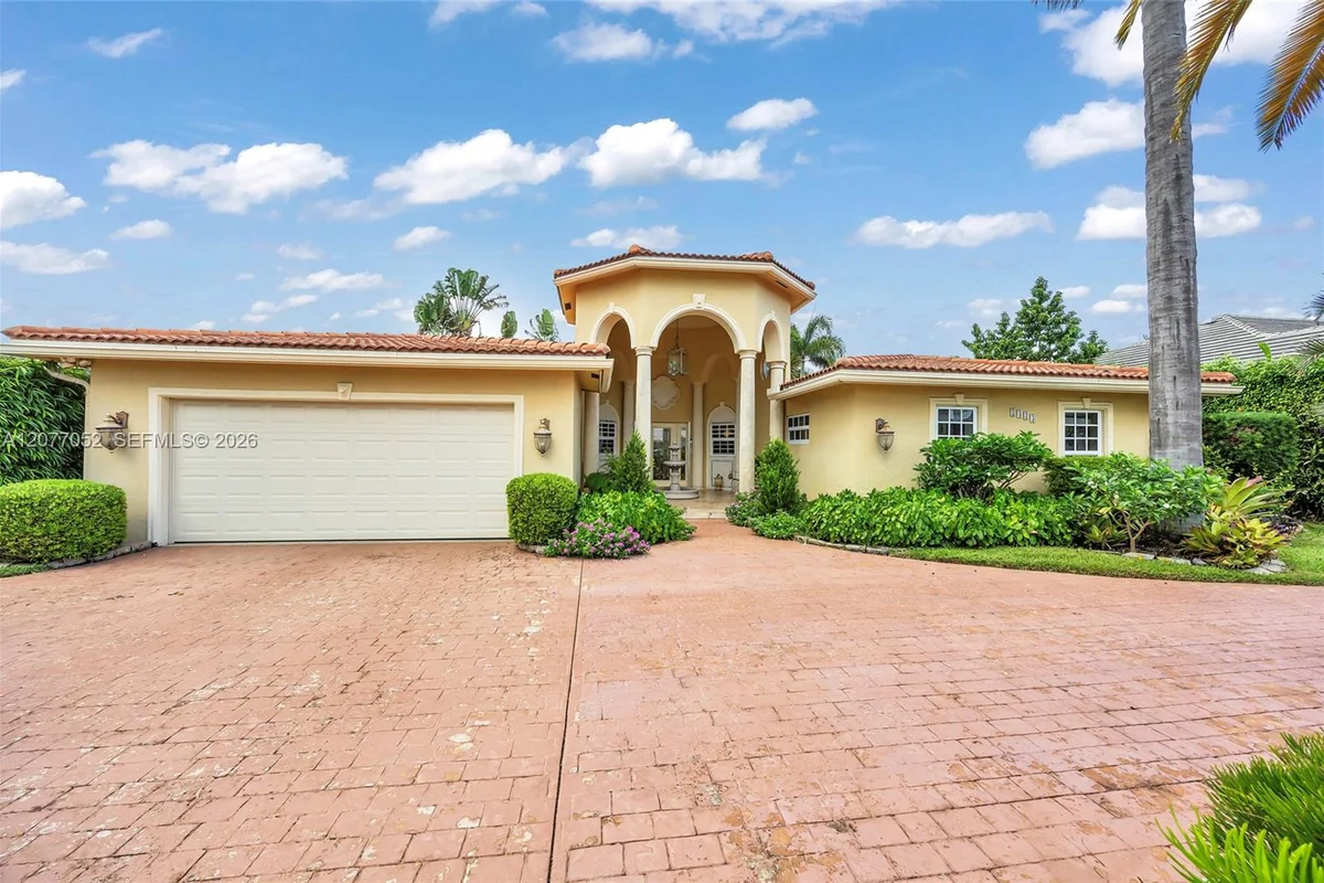 2523 SE 13th St, Pompano Beach: photo 1 of 51