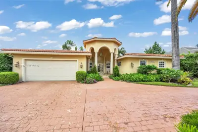 2523 SE 13th St, Pompano Beach: photo 1 of 51