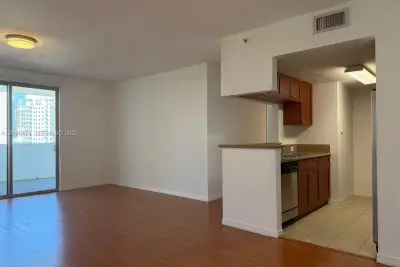 36 NW 6th Ave #908, Miami: photo 1 of 41