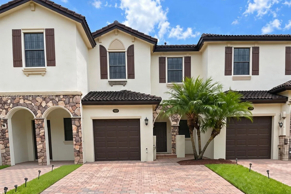 353 NE 37th Pl, Homestead: photo 1 of 11