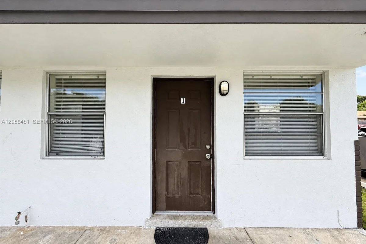 3639 SW 13th Ct #1, Fort Lauderdale: photo 1 of 12