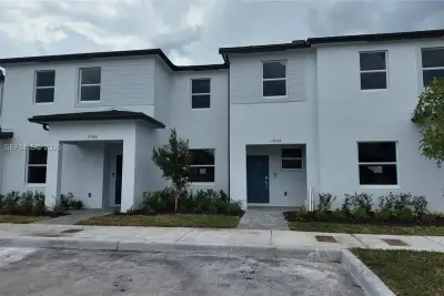 11052 SW 230 Ter, Miami: photo 1 of 27