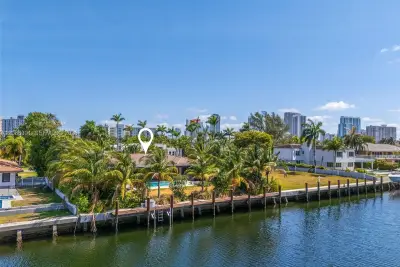 419 Alamanda Dr, Hallandale Beach: photo 1 of 31