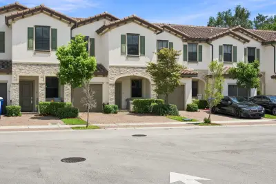 1434 SW 54th Ave, North Lauderdale: photo 1 of 31