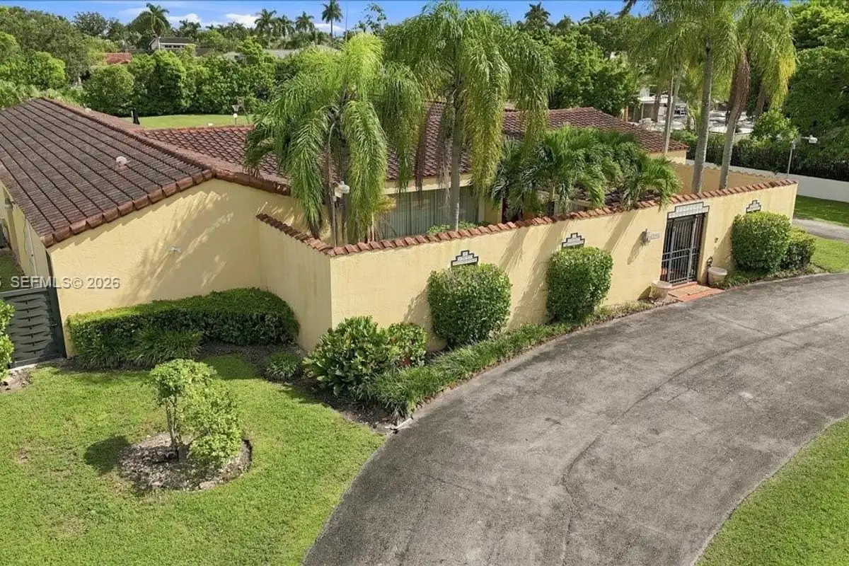 9805 SW 64th St, Miami: photo 1 of 70
