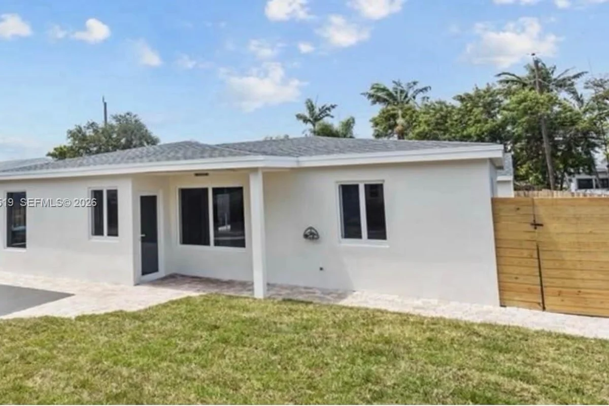 211 NW 51st St, Oakland Park: photo 1 of 13