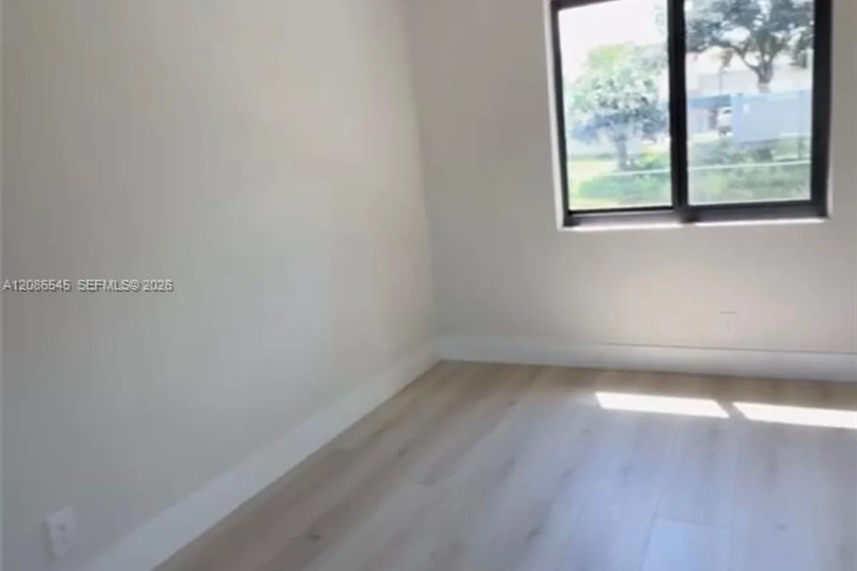 5010 NW 22nd St, Lauderhill: photo 1 of 11