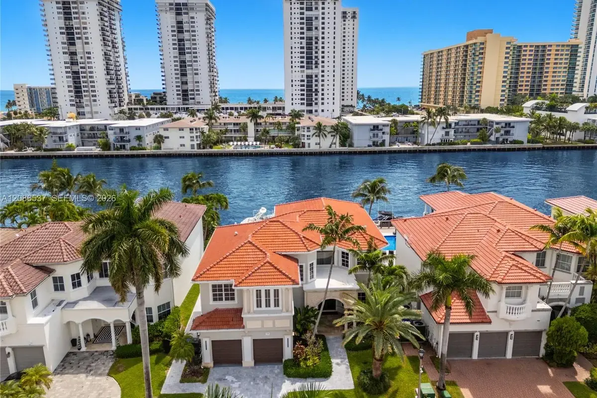 1535 Windjammer Way, Hollywood: photo 1 of 64