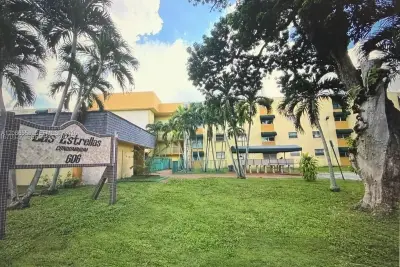 606 W 81st St #405, Hialeah: photo 1 of 26