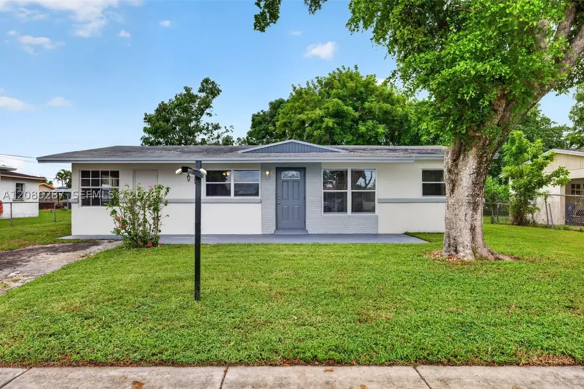 2831 NW 23rd St, Fort Lauderdale: photo 1 of 25