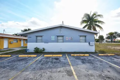 3036 NW 2nd St, Pompano Beach: photo 1 of 3
