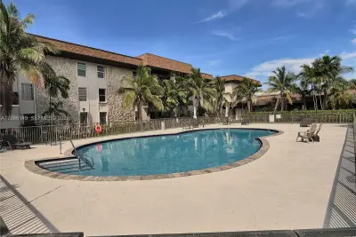 7477 SW 82nd St #C214, Miami: photo 1 of 22