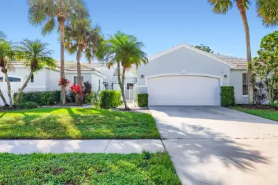 2710 Neaton Ct, Wellington: photo 1 of 29