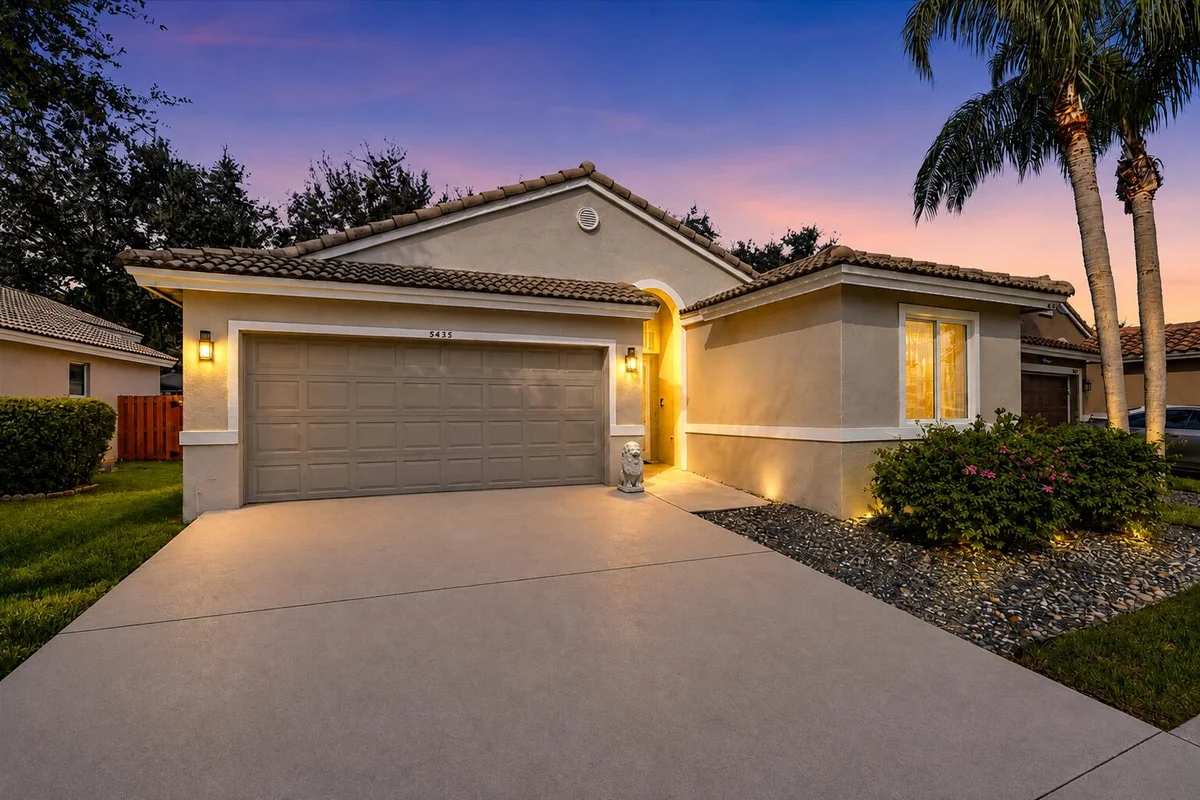 5435 NW 50th Ct, Coconut Creek: photo 1 of 38